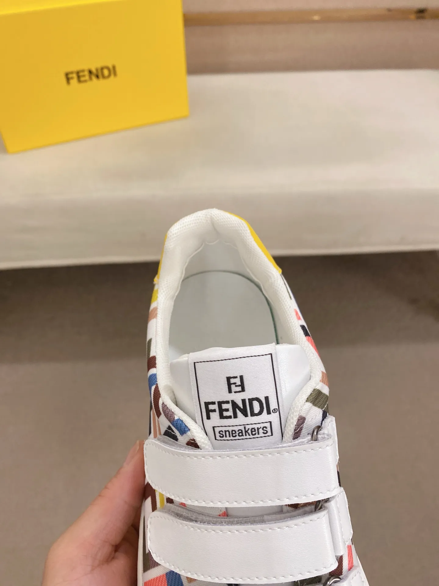 Men's shoes 💰 400💰 (FENDI) New high-top 👊🏻 upper 🇮🇹 imported cowhide fabric 🇩🇪 lining imported sheepskin lining. The original outsole is molded to highlight the identity of every man, and the upper foot is stable and stable🚶🏻🚶🏻The high-end custom counters reproduce the original version📯No matter the wind or rain, the shoe last remains unchanged and can withstand the verification of time🔍️,🔵 Size: 38-44 (45 is custom-made and cannot be returned or exchanged